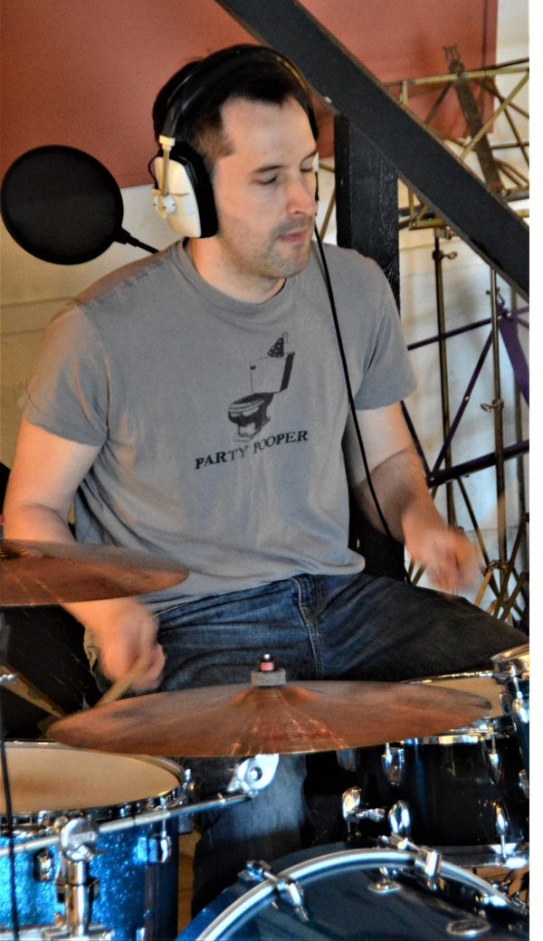 Kit, close